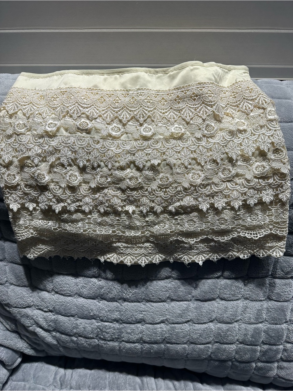 Sans Souci Cream Lace Mini Skirt